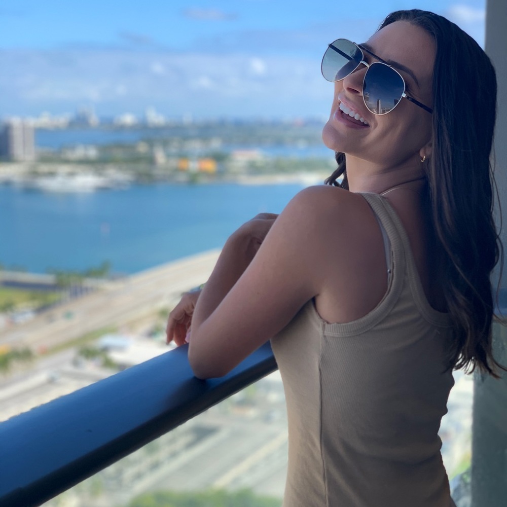 Meet your Posher, Alexis